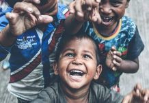 ইন্টারনেটে শিশুদের নিরাপত্তার বিষয়টি আমলে নিন