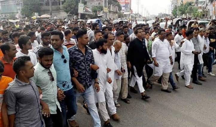 বঙ্গবন্ধুর ভাস্কর্য অবমাননার প্রতিবাদে উত্তাল সারাদেশ