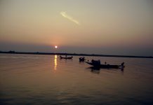 নদীতে সূর্যাস্ত